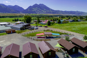 Affordable & Clean Cabins Near Yellowstone River