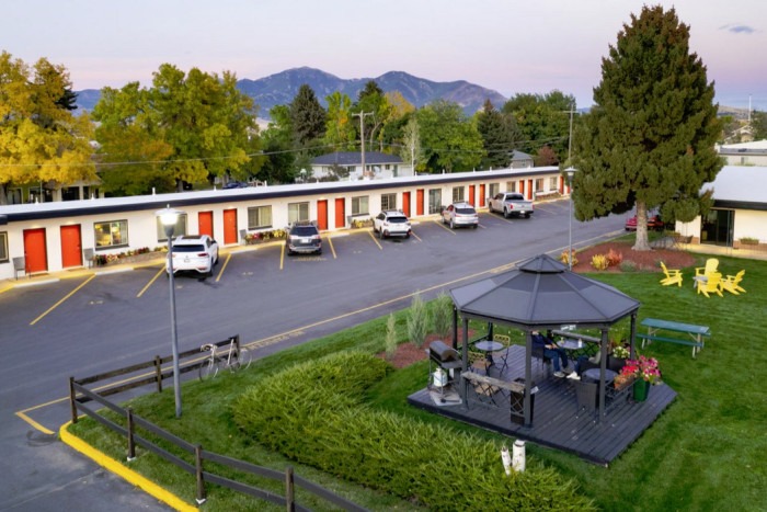 The Sapphire Motel — , 