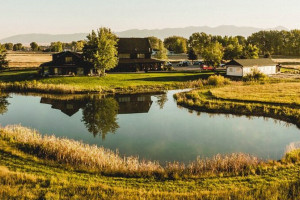 Gallatin River Lodge | Lodging, Restaurant & Bar